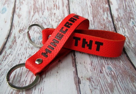 брелок TNT